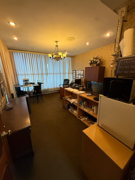 More Photos Of 7840 164th St, Fresh Meadows Apartments For Lease