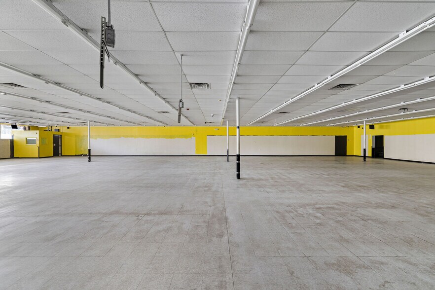 More Photos Of 301-303 N George St, Goldsboro Storefront For Lease