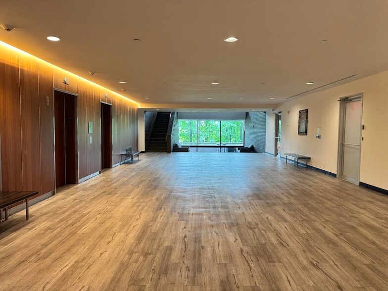 More Photos Of 1 Executive Dr, Fort Lee Apartments For Lease