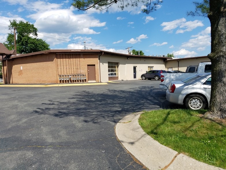 More Photos Of 433-435 E Diamond Ave, Gaithersburg Warehouse For Lease