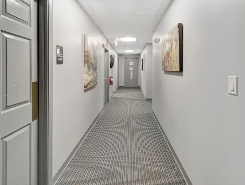 More Photos Of 125 High St, Mansfield Light Distribution For Lease