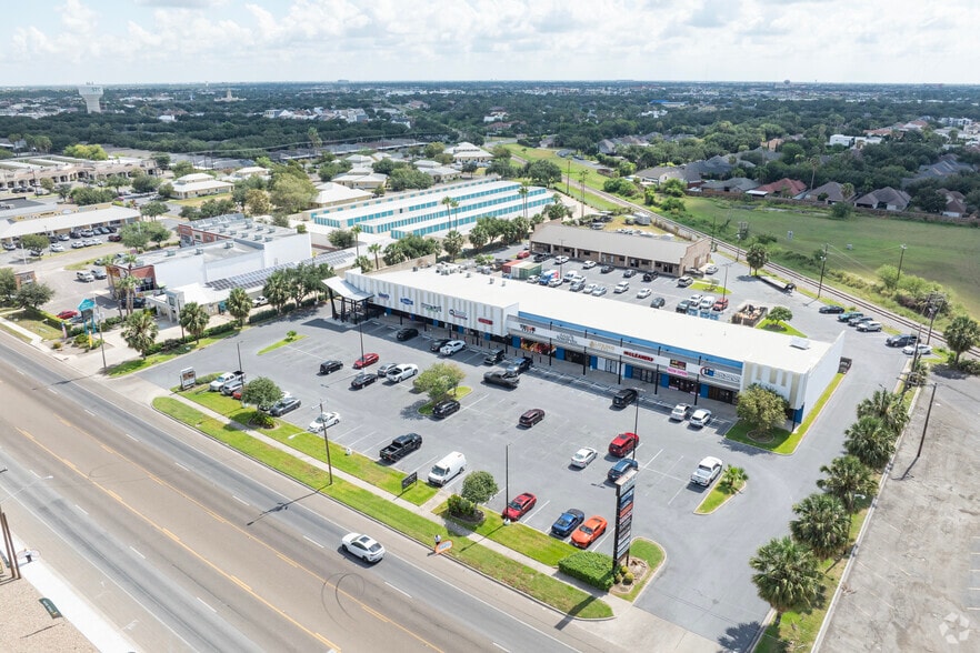 More Photos Of 6100 N 10th St, McAllen Storefront For Lease