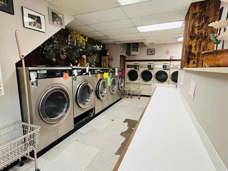 More Photos Of 547 W 4th St, Winnemucca Storefront Retail Residential For Sale