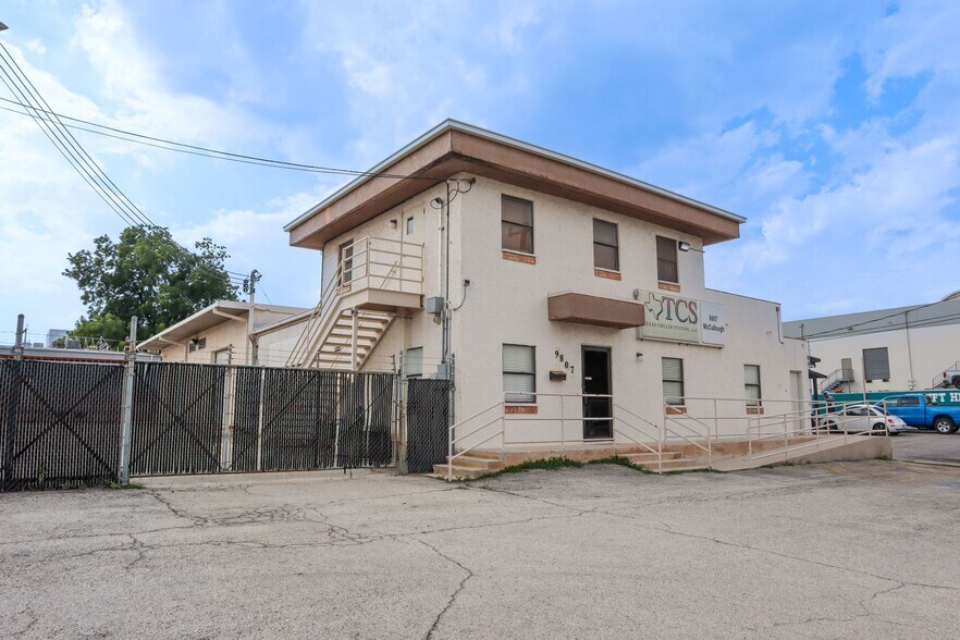 More Photos Of 9807 McCullough Ave, San Antonio Showroom For Sale