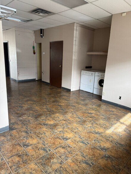More Photos Of 2808 48 Av, Vernon Storefront Retail Residential For Lease