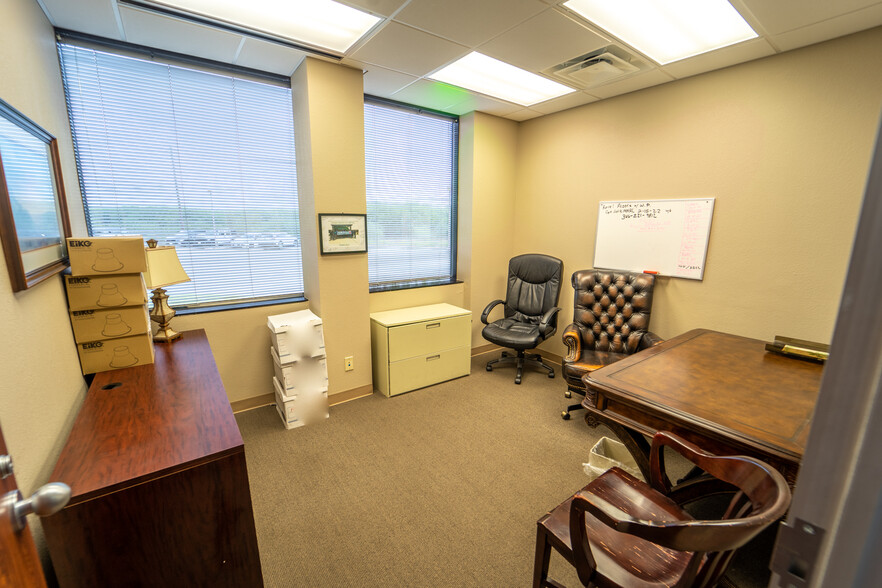 More Photos Of 115 Medical Dr, Victoria Medical For Sale