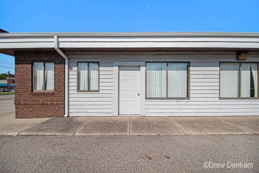 More Photos Of 845 4 Mile Rd NW, Grand Rapids Storefront Retail Residential For Sale