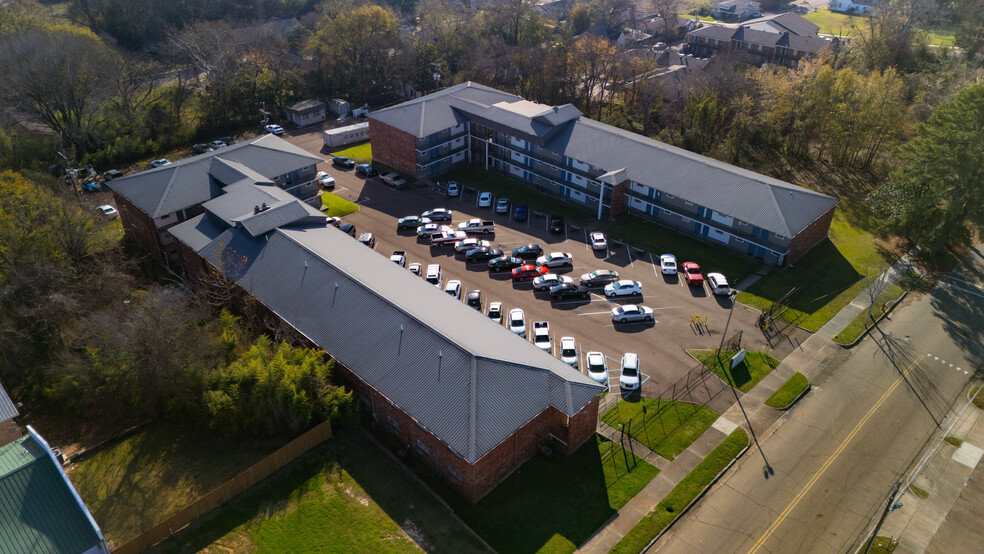 More Photos Of 700-712 N Jefferson St, Jackson Apartments For Sale