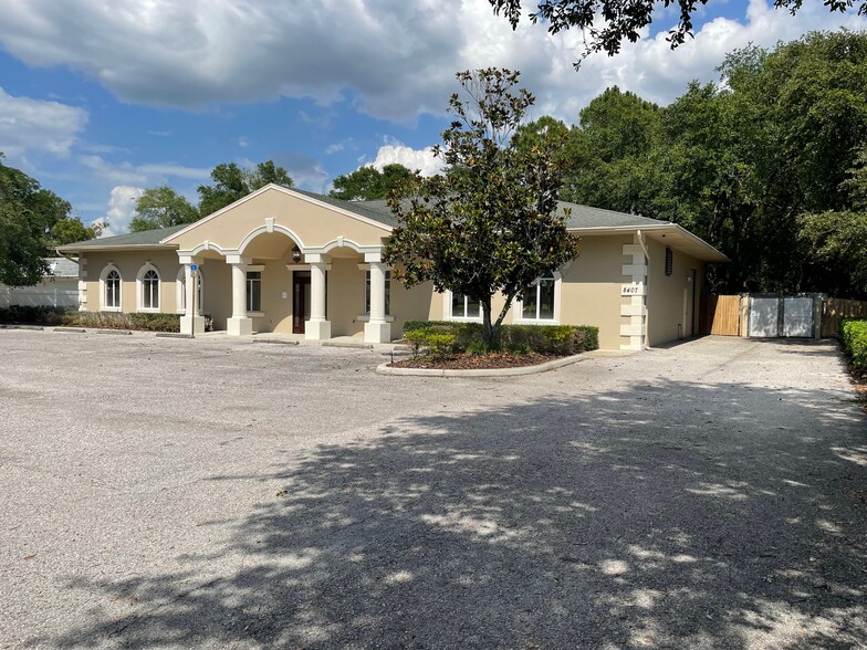 More Photos Of 8407 Pinehurst Dr, Tampa Office For Lease