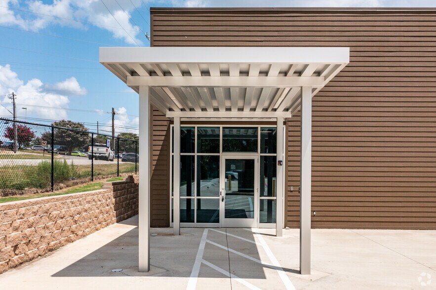 More Photos Of 7912 Cameron Rd, Austin Medical For Lease