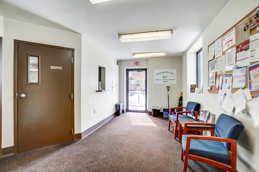 More Photos Of 413-419 N Main St, Findlay Showroom For Sale