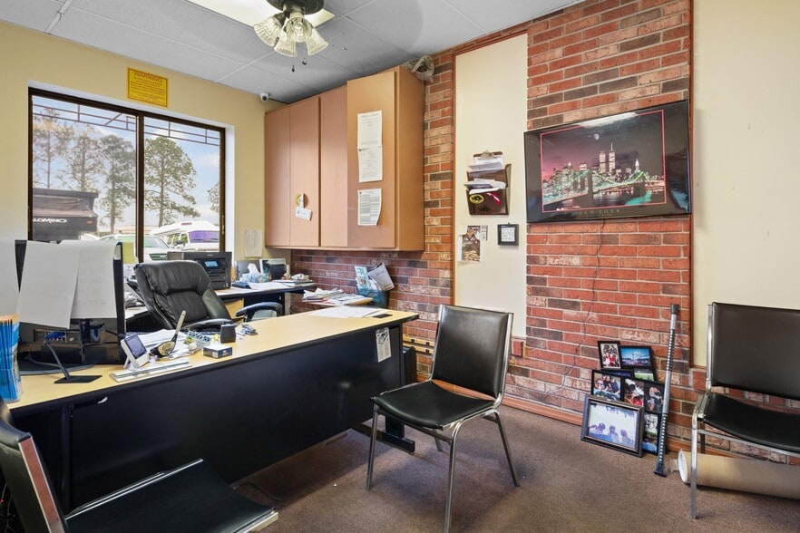 More Photos Of 1601 W Main St, Inverness Auto Dealership For Sale