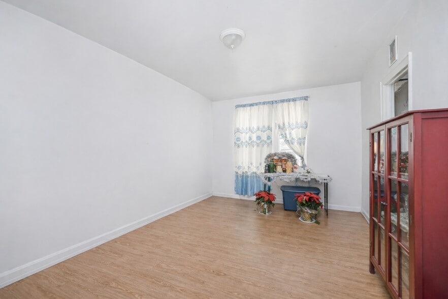 More Photos Of 174 Avenue O, Brooklyn Storefront Retail Residential For Sale