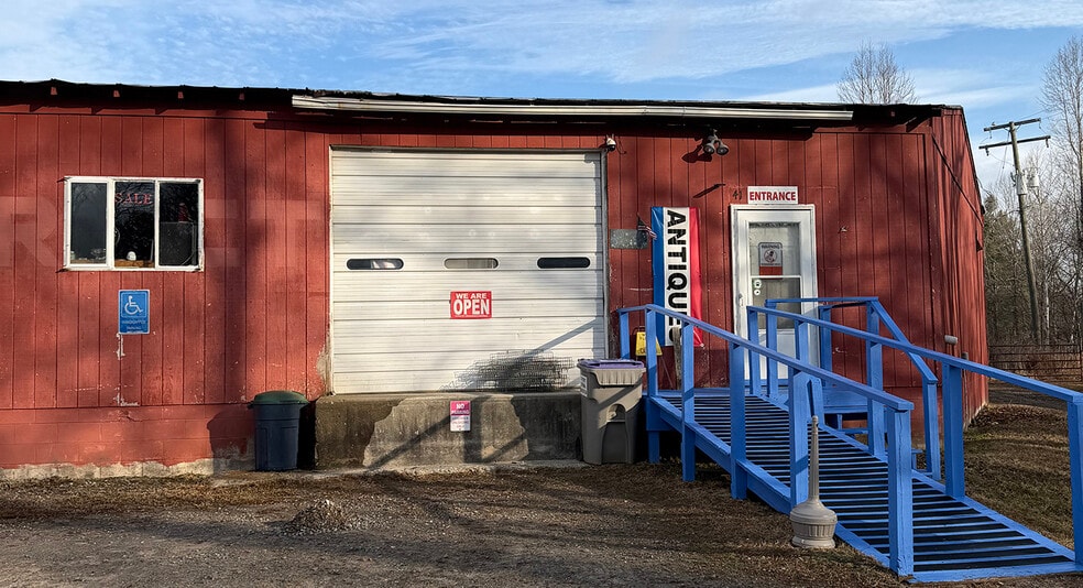 More Photos Of 41 Lakeside Dr, Farmville Warehouse For Sale