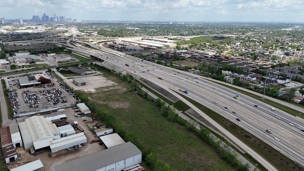 More Photos Of 2990 Holmes Rd, Houston Warehouse For Sale