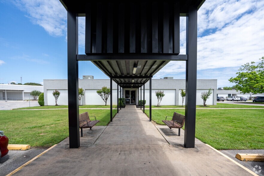 More Photos Of 1610 James Bowie Dr, Baytown Unknown For Lease