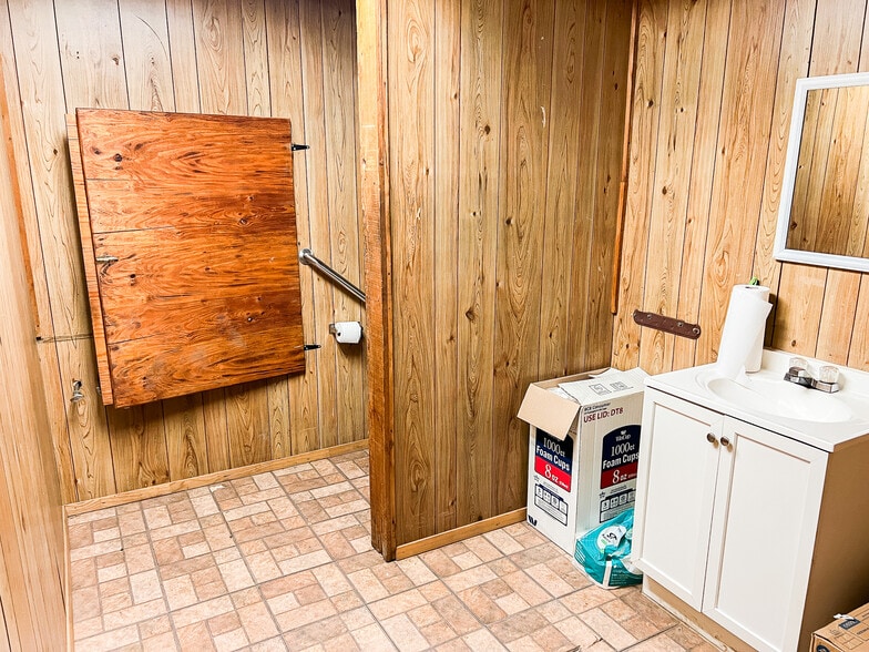 More Photos Of 1106 W Main St, Olney Auto Repair For Sale
