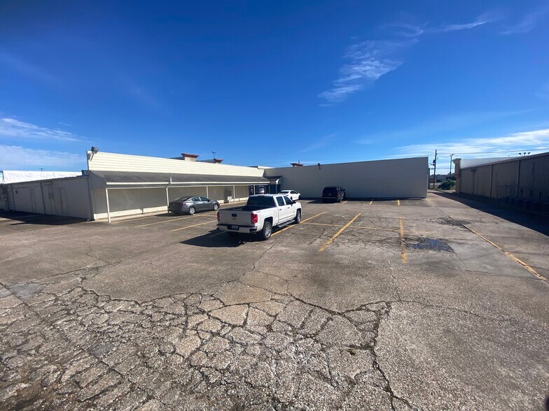 More Photos Of 3500-3536 FM 365, Nederland Unknown For Lease