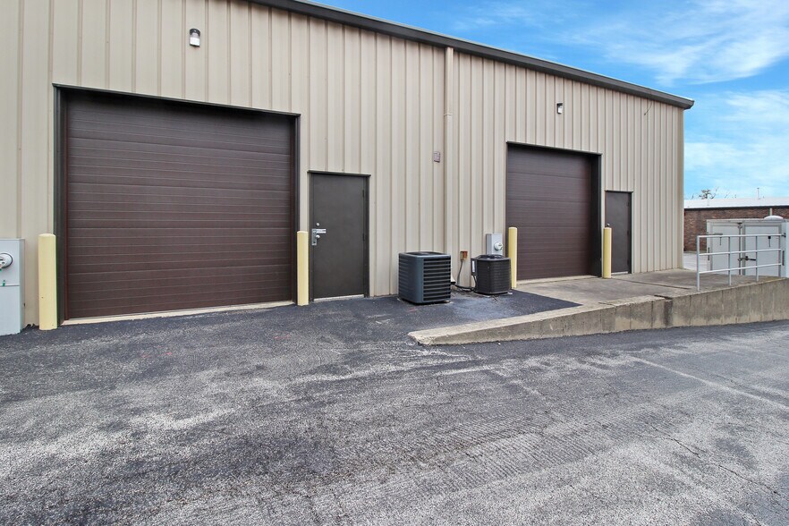 More Photos Of 2600 Keslinger Rd, Geneva Showroom For Lease
