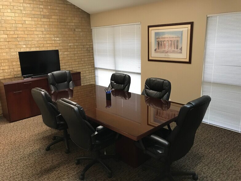 More Photos Of 4411 Old Bullard Rd, Tyler Office For Lease