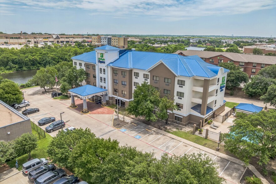 More Photos Of 4609 Citylake Blvd W, Fort Worth Hotel For Sale