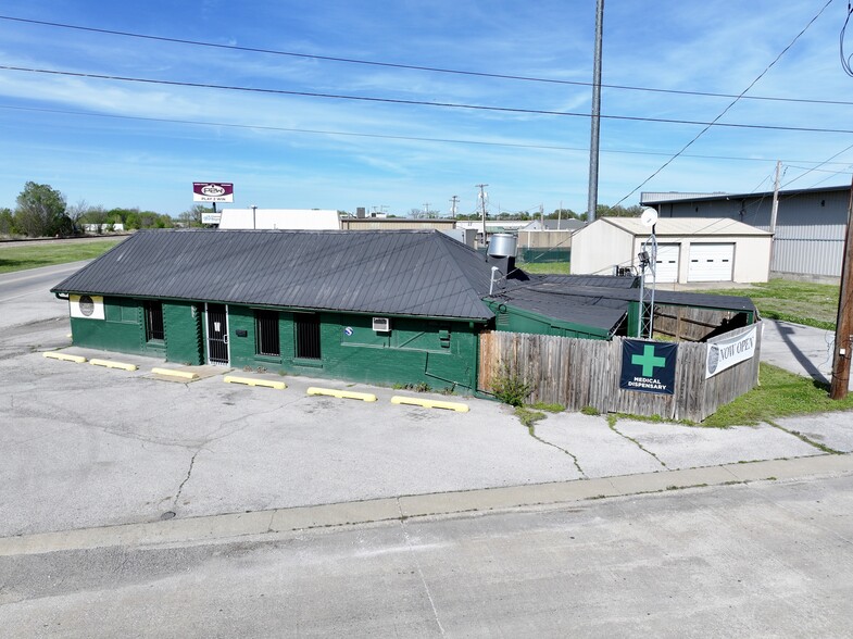 More Photos Of 500 N J. M. Davis Blvd, Claremore Restaurant For Sale