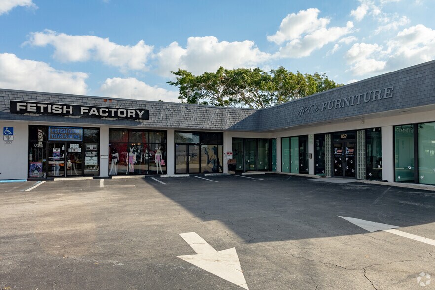 More Photos Of 821-859 E Oakland Park Blvd, Oakland Park Storefront For Lease