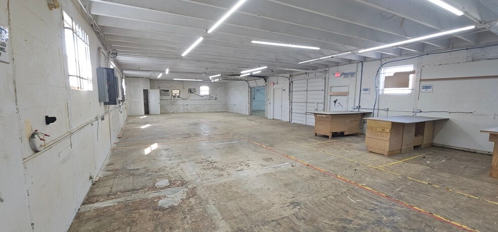 More Photos Of 211 SE 9th Ave, Boynton Beach Light Manufacturing For Lease