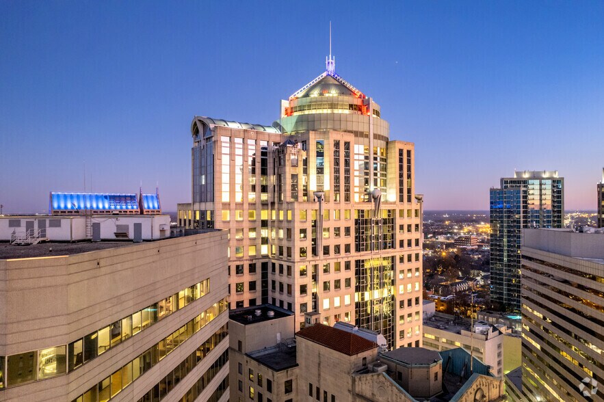 More Photos Of 121 W Trade St, Charlotte Office For Sale