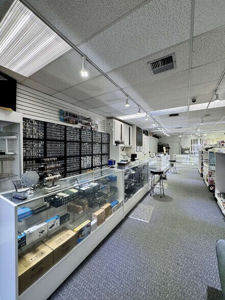 More Photos Of 73350 El Paseo, Palm Desert Storefront Retail Office For Sale