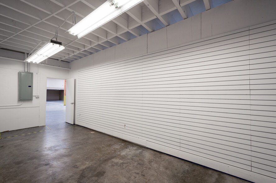 More Photos Of 901 Shasta St, Redwood City Warehouse For Lease