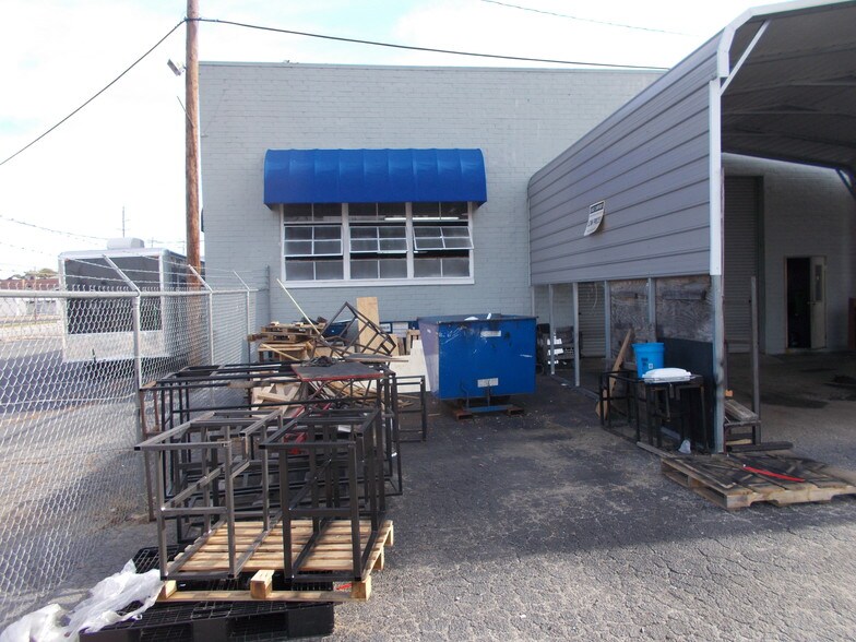 More Photos Of 225 W Hill St, Thomson Industrial For Sale