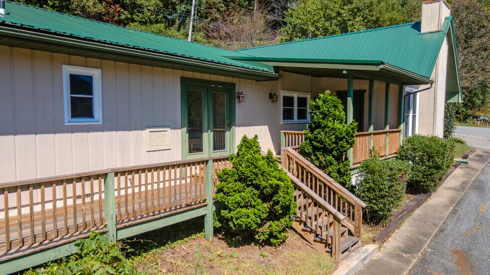 More Photos Of 8356 Sylva Rd, Franklin Office For Sale