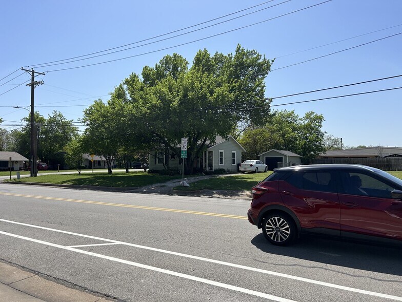 More Photos Of 212 S Warren St, Burleson Land For Sale