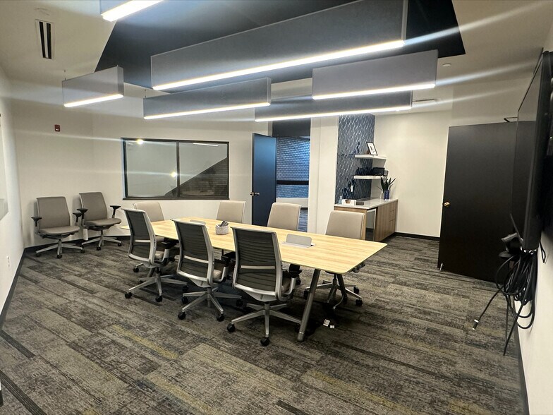 More Photos Of 720-722 N High School Rd, Indianapolis Office For Sale