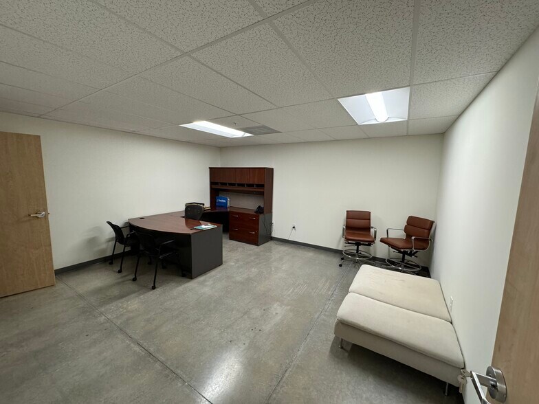 More Photos Of 8565 W 44th Ave, Hialeah Warehouse For Lease