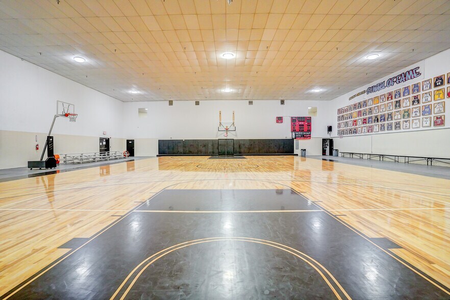 More Photos Of 950 S Central Ave, Compton Schools For Sale