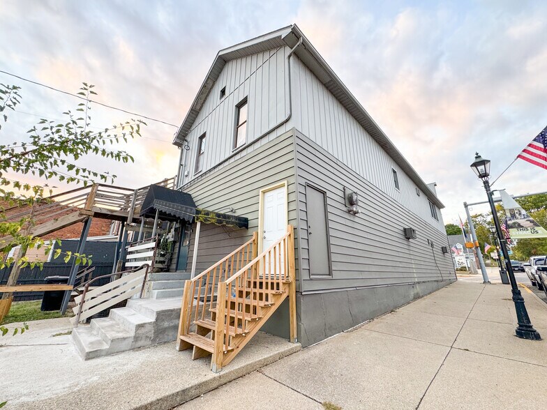 More Photos Of 101 W Main St, Syracuse Storefront Retail Residential For Lease