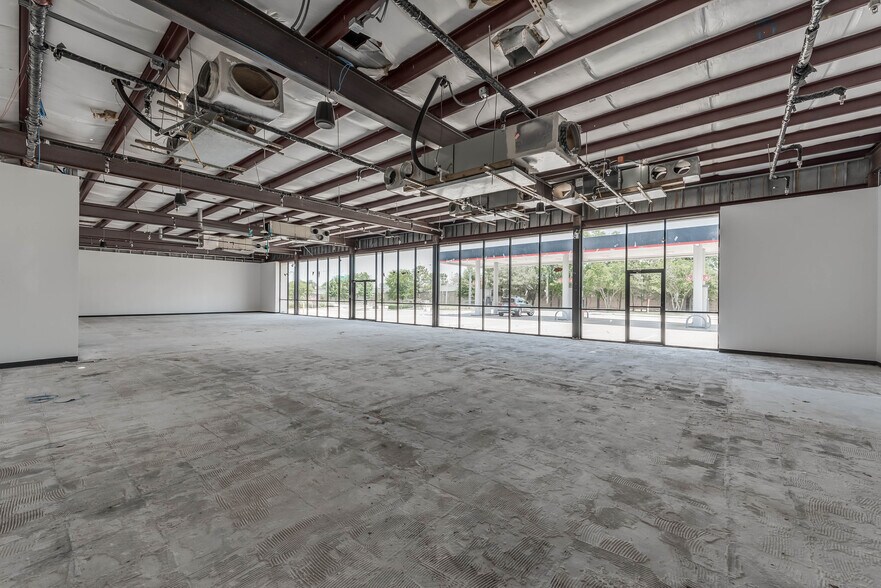 More Photos Of 28677 I-45, Spring Service Station For Sale