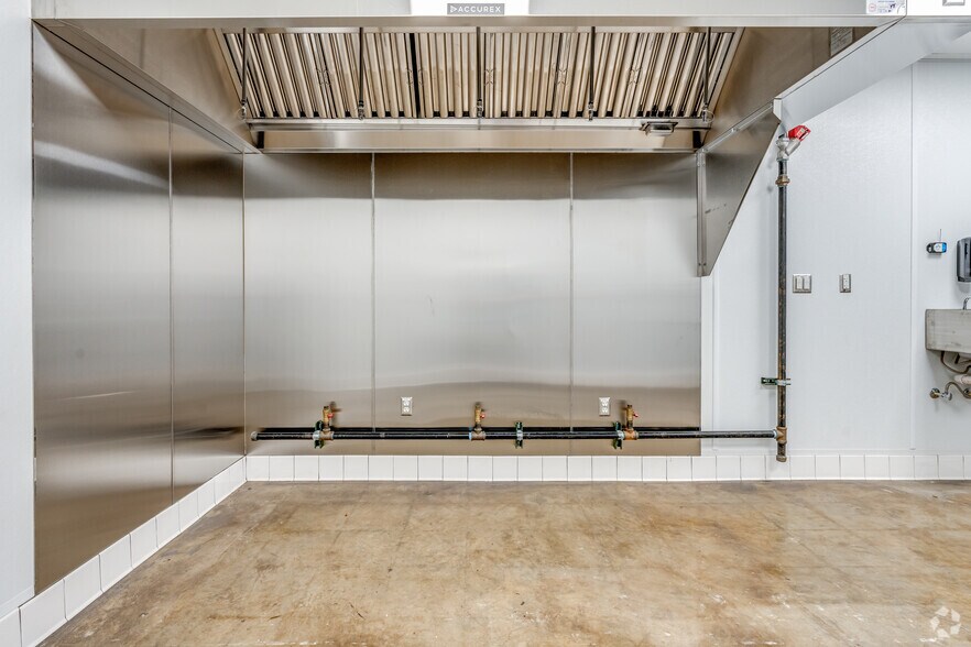 More Photos Of 4321 Live Oak St, Dallas Freestanding For Lease