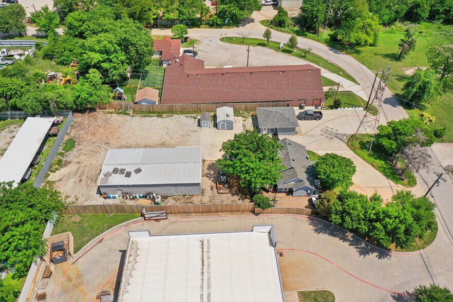 More Photos Of 2423 Hinton Dr, Irving Warehouse For Lease