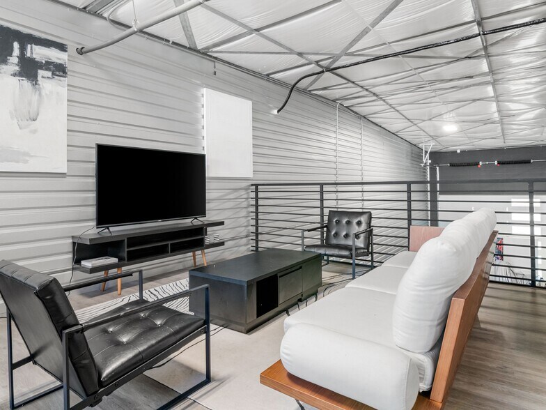 More Photos Of 529 SH 46 E, Boerne Warehouse For Lease
