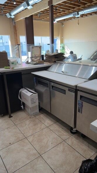 More Photos Of 5911-5913 Hollywood Blvd, Los Angeles Restaurant For Lease