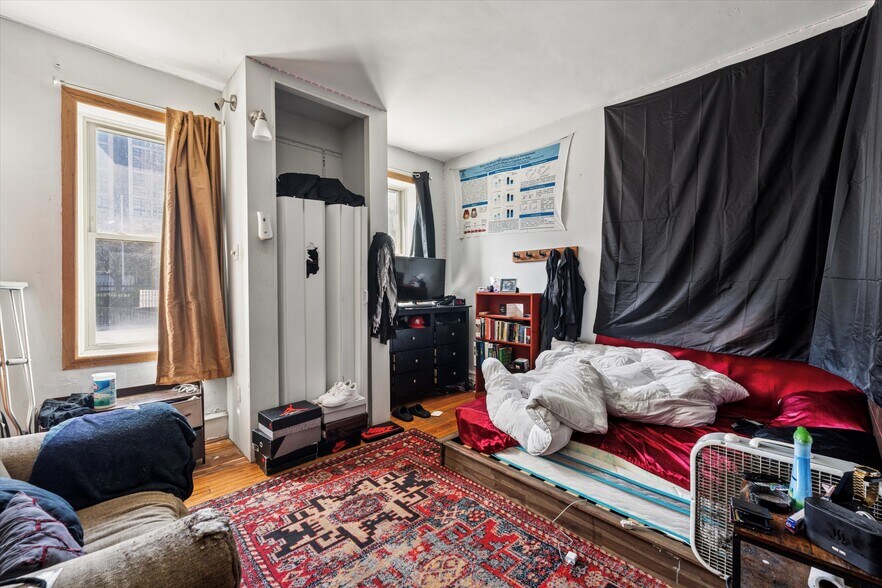 More Photos Of 1353 Christian St, Philadelphia Multifamily For Sale