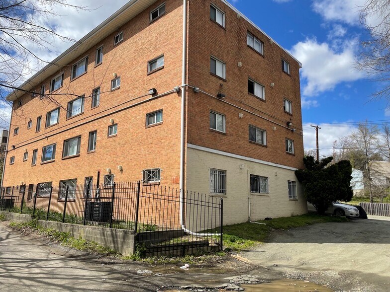 More Photos Of 3928 1st St SE, Washington Apartments For Sale