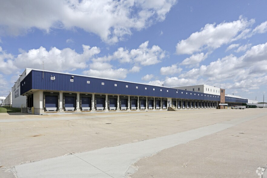 More Photos Of 575 Northwest Ave, Northlake Refrigeration Cold Storage For Lease