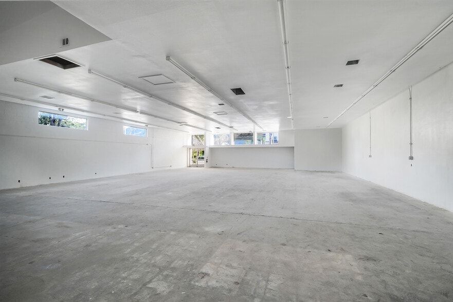 More Photos Of 233 W Harvard Blvd, Santa Paula Freestanding For Lease