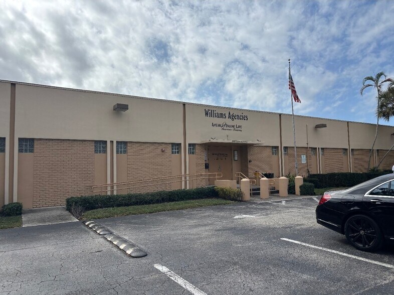 Primary Photo Of 2800 Gateway Dr, Pompano Beach Manufacturing For Lease