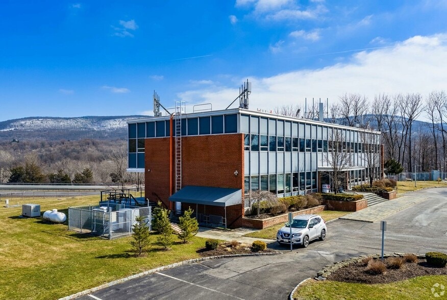 More Photos Of 70 Pleasant Hill Rd, New Windsor Township Office For Sale