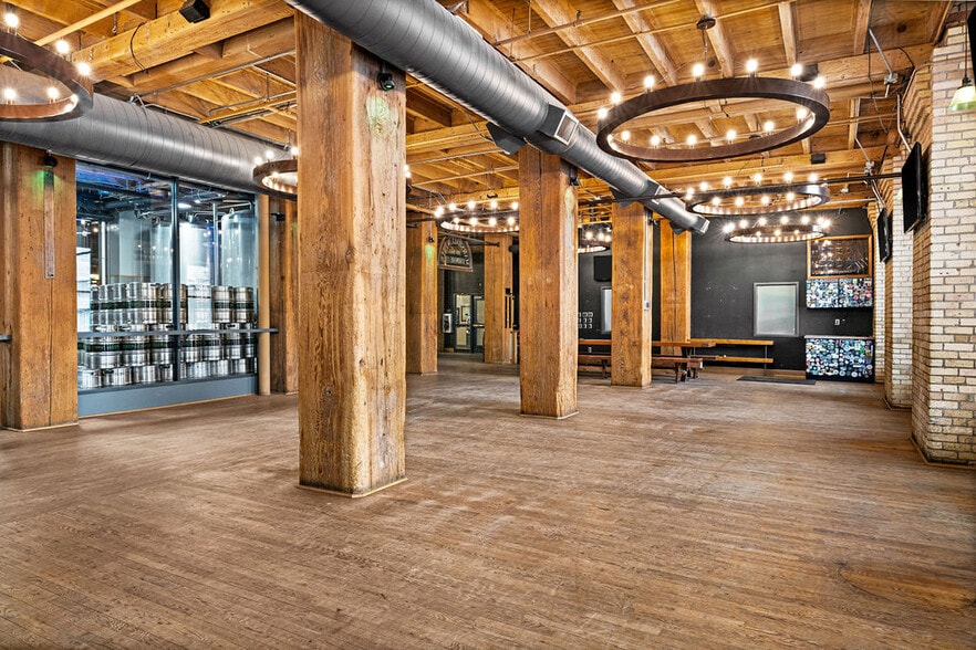 More Photos Of 325 S Lake Ave, Duluth Hotel For Lease